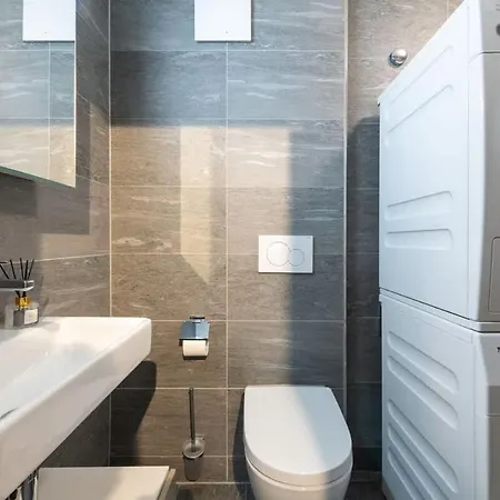 Beautiful Modern Family With Free Parking Apartment St. Moritz
