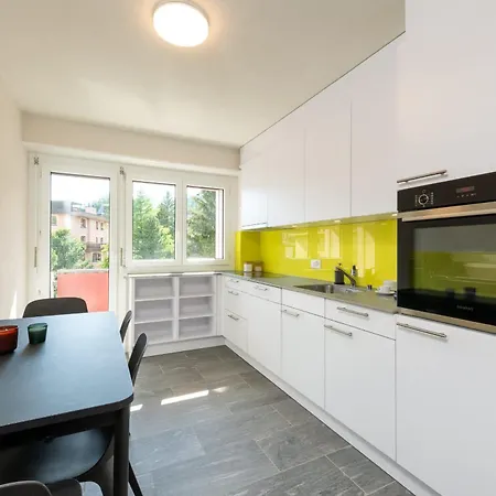 Beautiful Modern Family With Free Parking Apartment